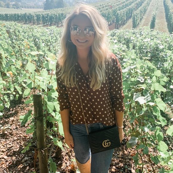 ❥ Meet your Posh Stylist - Picture 3 of 9